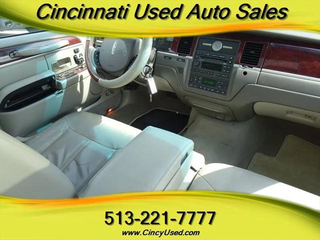 2005 Lincoln Town Car Signature Limited