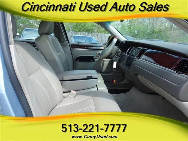 2005 Lincoln Town Car Signature Limited