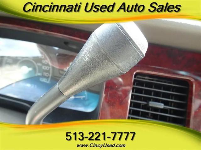 2005 Lincoln Town Car Signature Limited