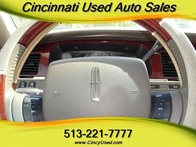 2005 Lincoln Town Car Signature Limited