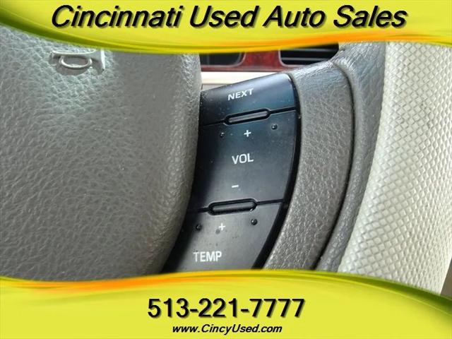 2005 Lincoln Town Car Signature Limited