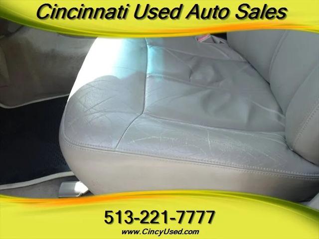 2005 Lincoln Town Car Signature Limited