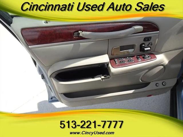 2005 Lincoln Town Car Signature Limited