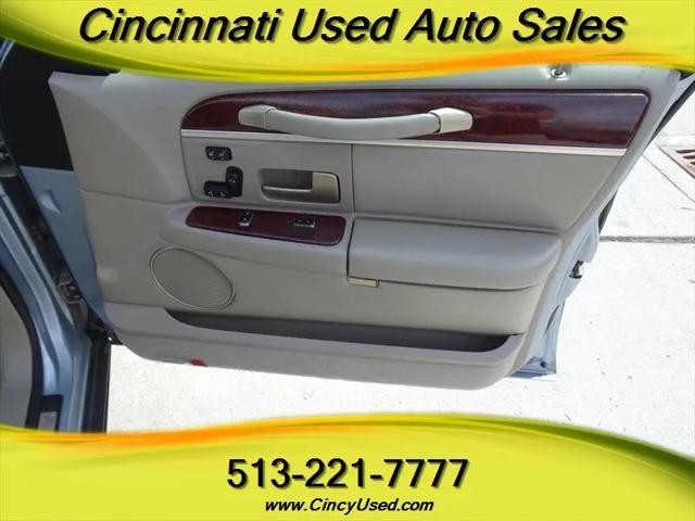 2005 Lincoln Town Car Signature Limited