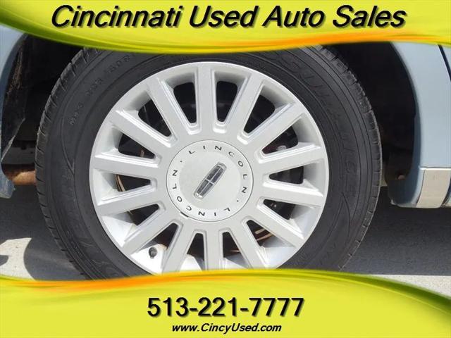 2005 Lincoln Town Car Signature Limited