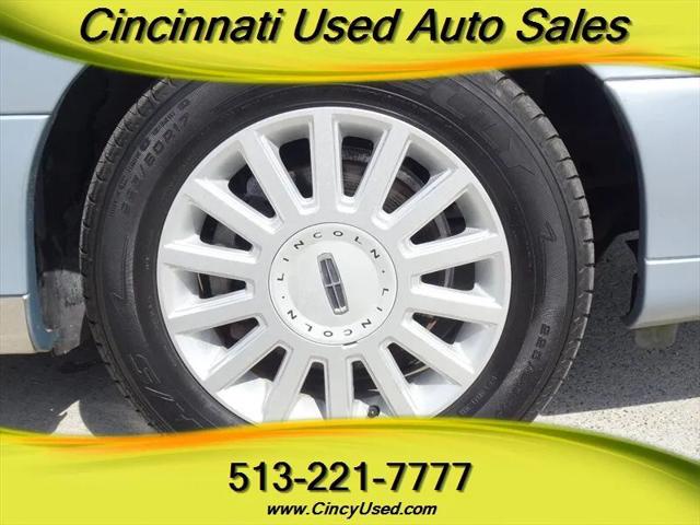 2005 Lincoln Town Car Signature Limited
