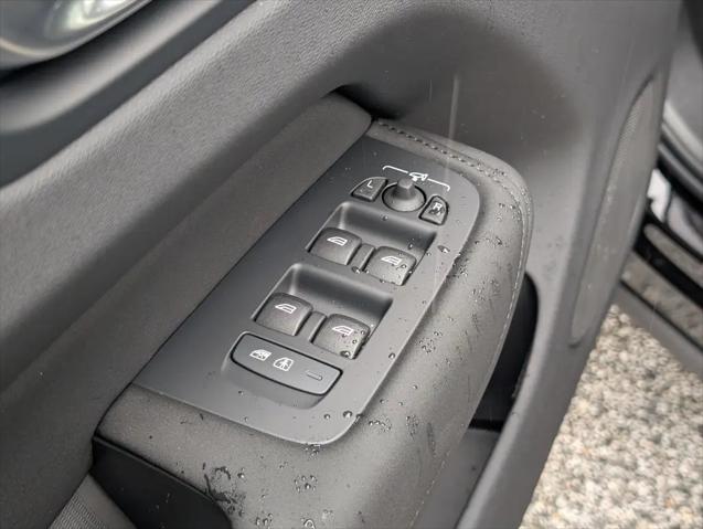 2026 Volvo XC60 B5 Ultra Black Edition