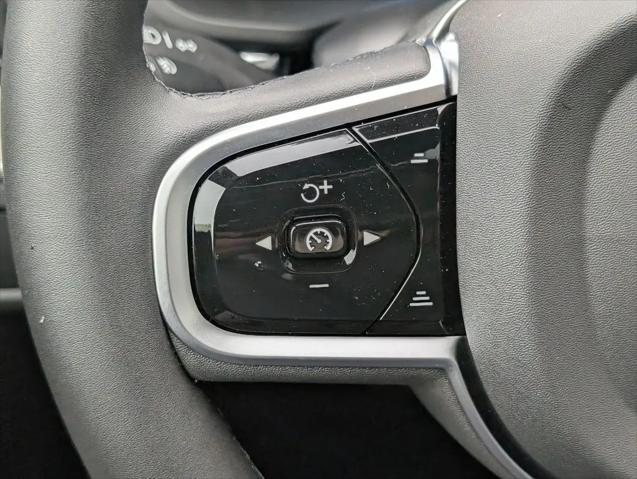 2026 Volvo XC60 B5 Ultra Black Edition