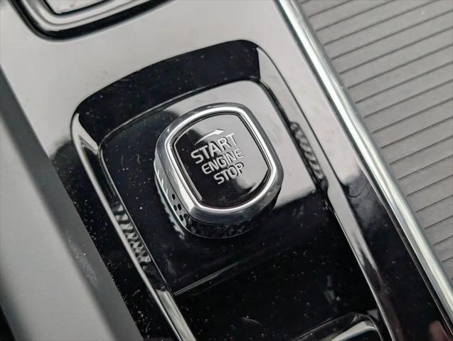 2026 Volvo XC60 B5 Ultra Black Edition