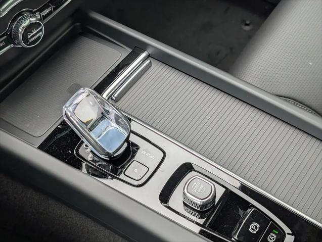2026 Volvo XC60 B5 Ultra Black Edition