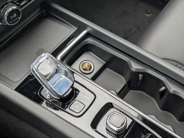 2026 Volvo XC60 B5 Ultra Black Edition
