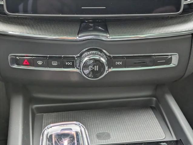 2026 Volvo XC60 B5 Ultra Black Edition