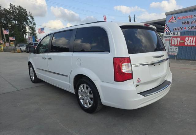 2016 Chrysler Town & Country Touring