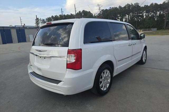 2016 Chrysler Town & Country Touring