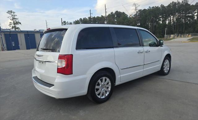 2016 Chrysler Town & Country Touring