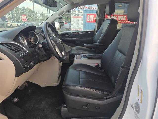2016 Chrysler Town & Country Touring