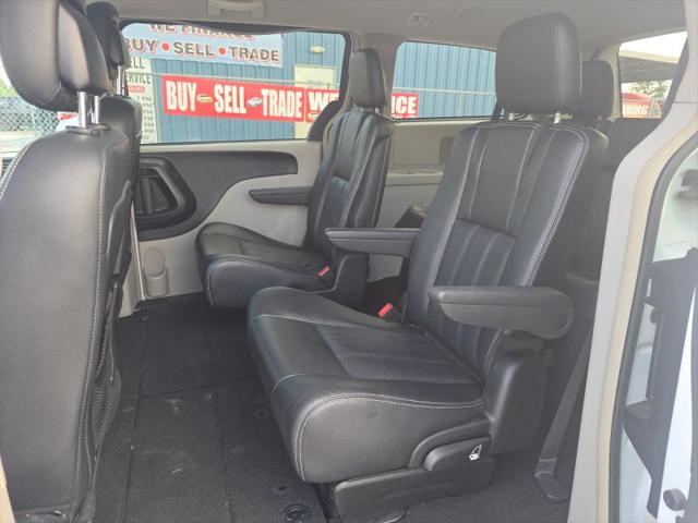 2016 Chrysler Town & Country Touring