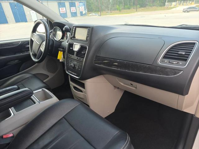 2016 Chrysler Town & Country Touring