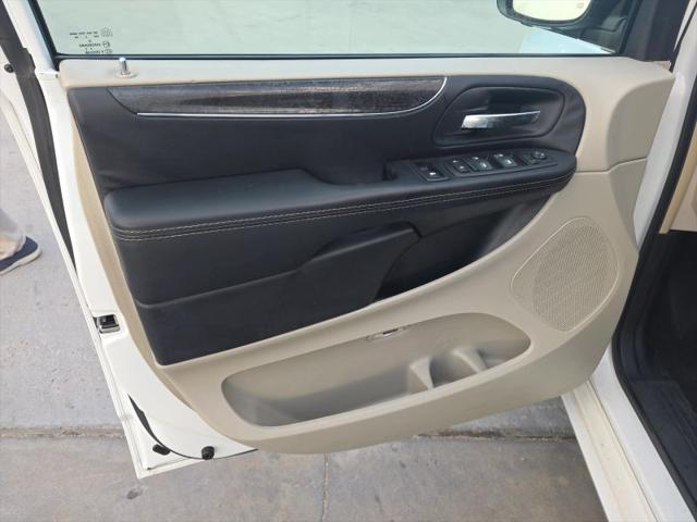 2016 Chrysler Town & Country Touring