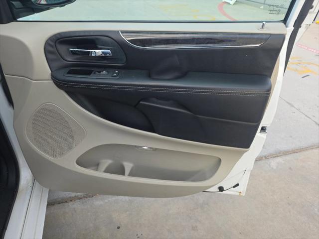 2016 Chrysler Town & Country Touring
