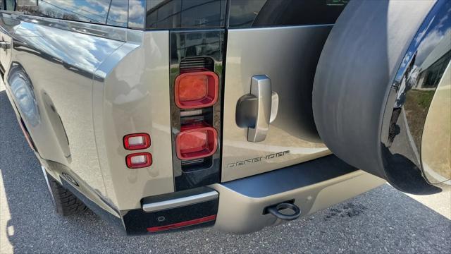 2024 Land Rover Defender 130 P400 X-Dynamic SE