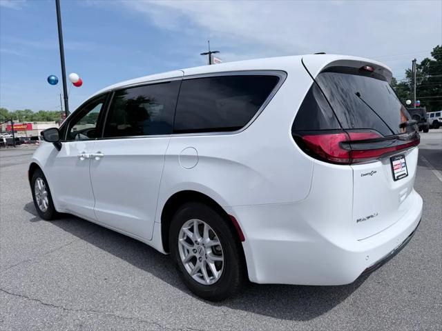 2025 Chrysler Pacifica Select