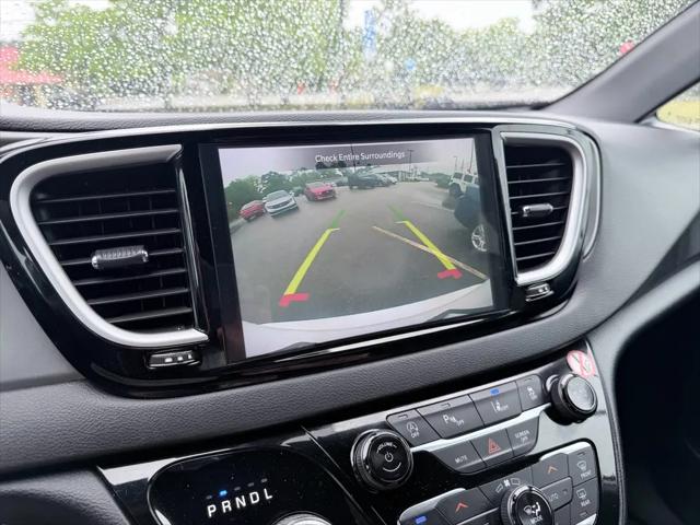 2025 Chrysler Pacifica Select
