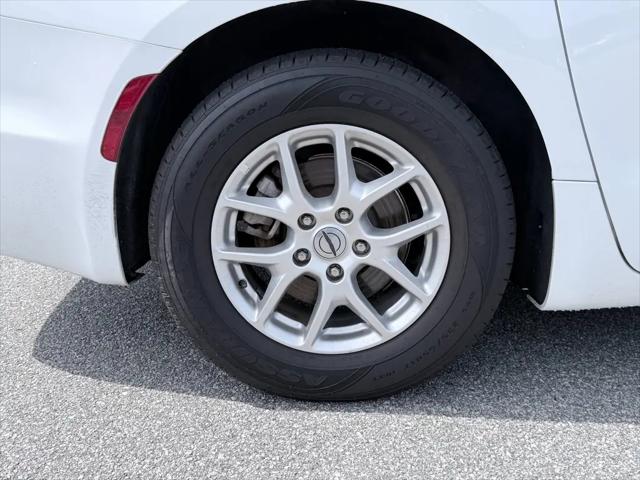 2025 Chrysler Pacifica Select