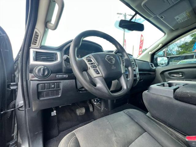 2017 Nissan Titan SV