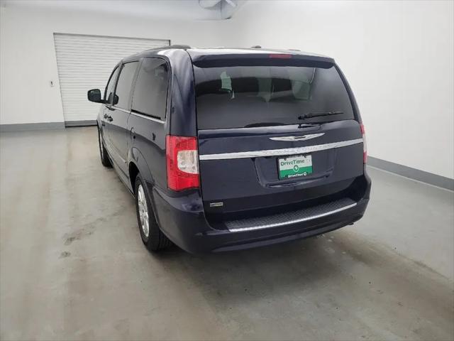 2016 Chrysler Town & Country Touring