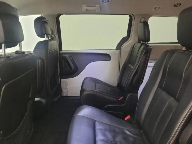 2016 Chrysler Town & Country Touring