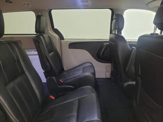 2016 Chrysler Town & Country Touring