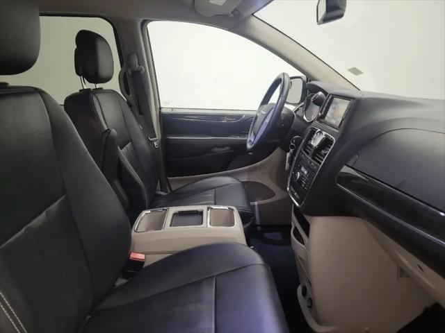 2016 Chrysler Town & Country Touring