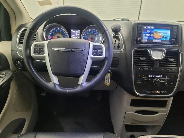 2016 Chrysler Town & Country Touring