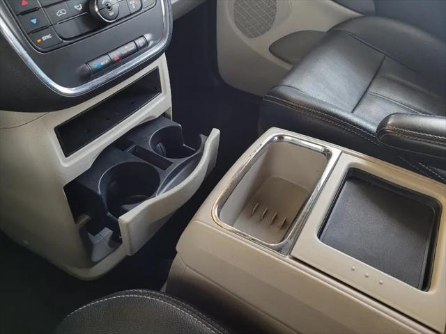 2016 Chrysler Town & Country Touring