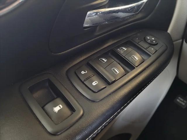 2016 Chrysler Town & Country Touring