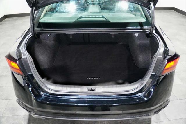 2022 Nissan Altima SR FWD