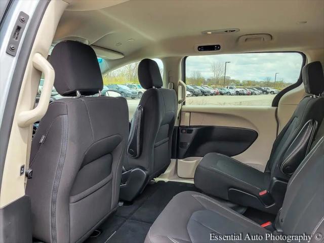 2023 Chrysler Voyager LX