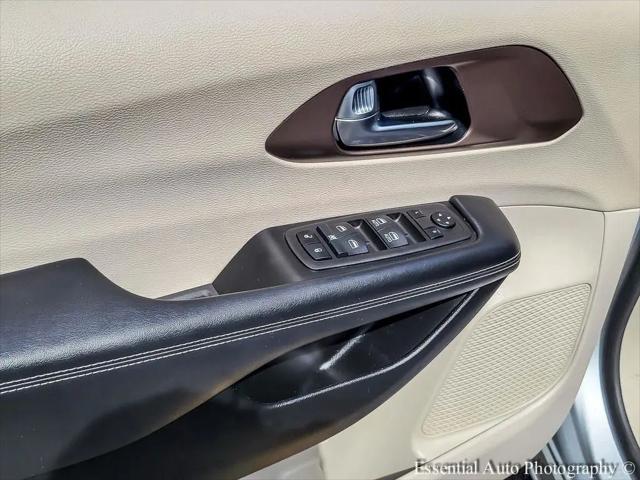 2023 Chrysler Voyager LX