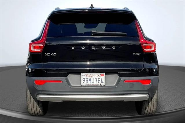 2022 Volvo XC40 T5 Momentum
