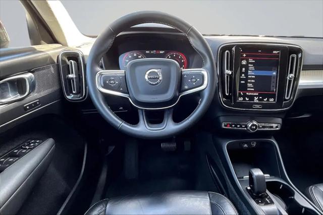 2022 Volvo XC40 T5 Momentum