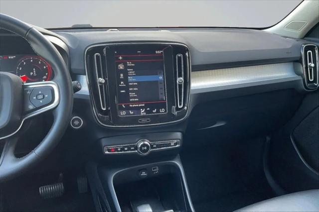 2022 Volvo XC40 T5 Momentum