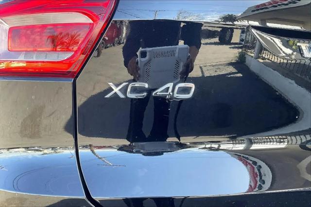 2022 Volvo XC40 T5 Momentum