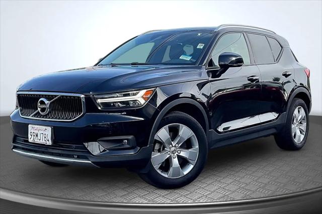 2022 Volvo XC40 T5 Momentum