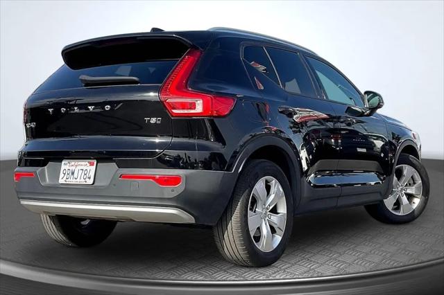 2022 Volvo XC40 T5 Momentum