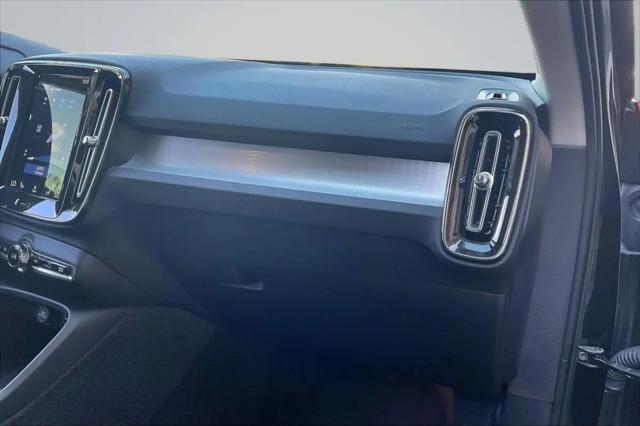 2022 Volvo XC40 T5 Momentum
