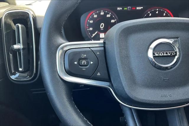 2022 Volvo XC40 T5 Momentum