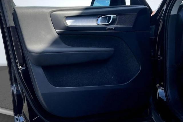 2022 Volvo XC40 T5 Momentum