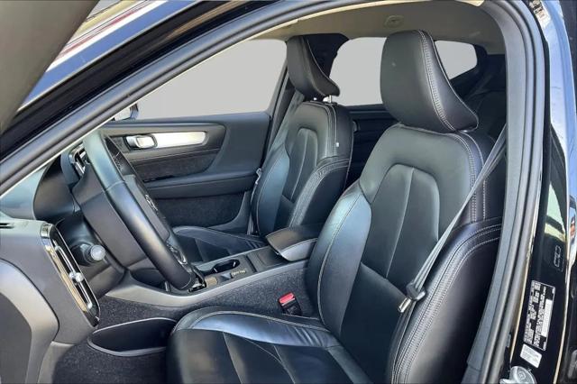 2022 Volvo XC40 T5 Momentum