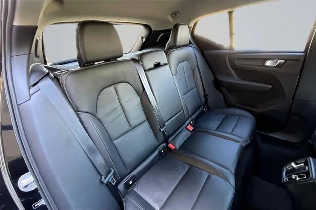 2022 Volvo XC40 T5 Momentum